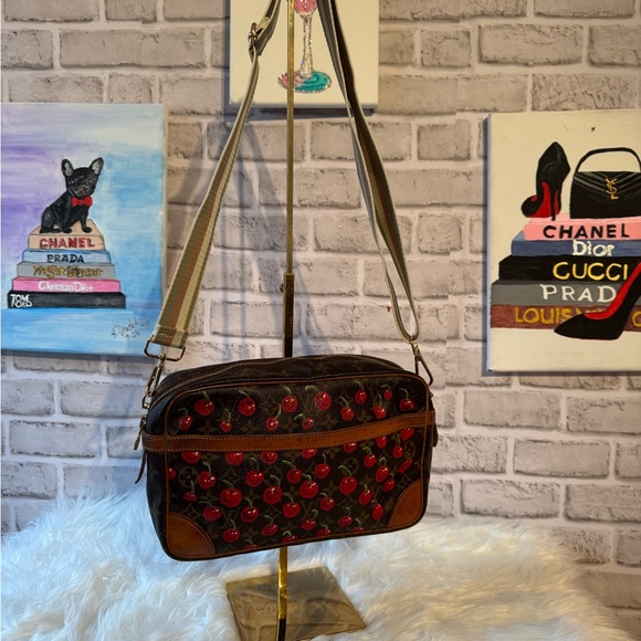 Louis Vuitton Cherry Collection Hand Painted upcycled makeup crossbody - Picture 4 of 12